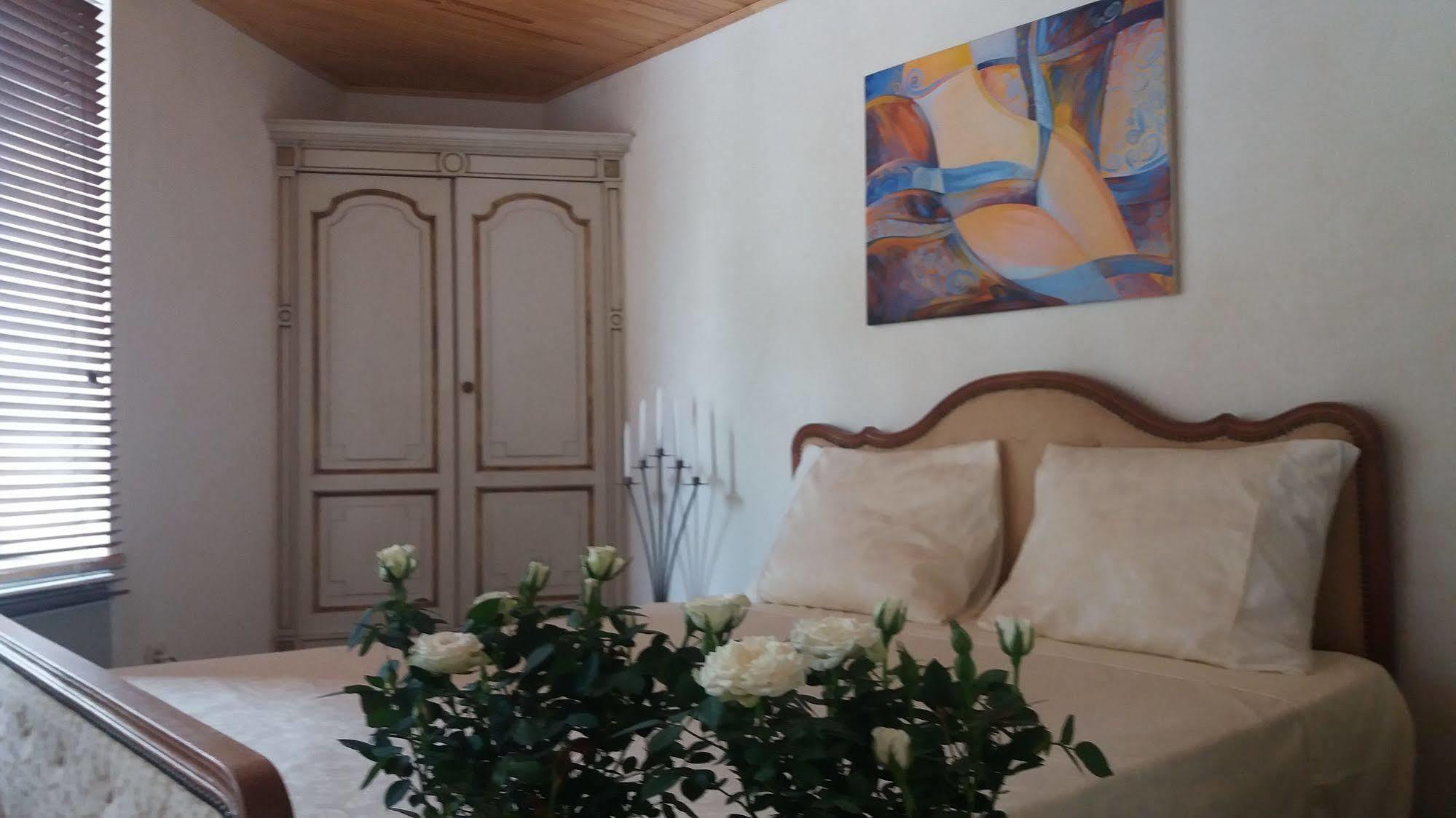 Golden Lion Bed & Breakfast Bouillon Exterior photo
